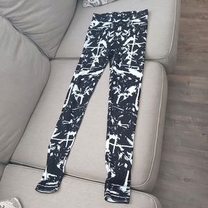 NWOT BCBGMaxAzria black white silk leggings abstract print